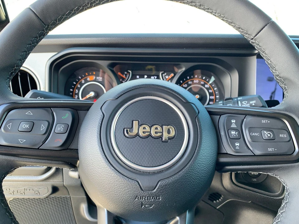 2025 Jeep JL Wrangler - Image 22 of 31
