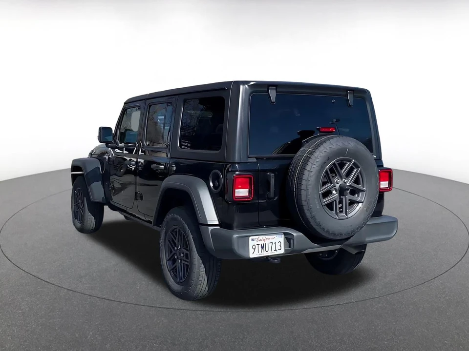 2025 Jeep JL Wrangler - Image 10 of 31