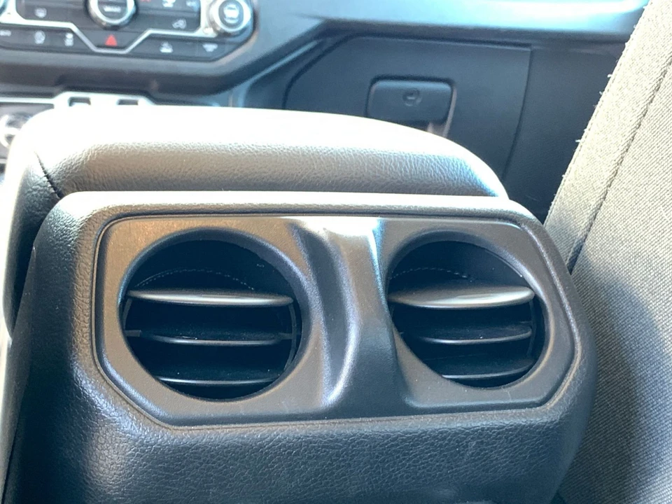 2025 Jeep JL Wrangler - Image 18 of 31