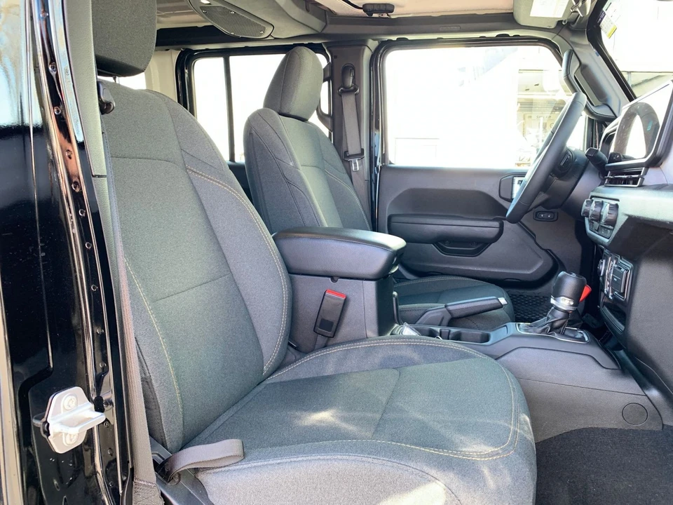 2025 Jeep JL Wrangler - Image 30 of 31