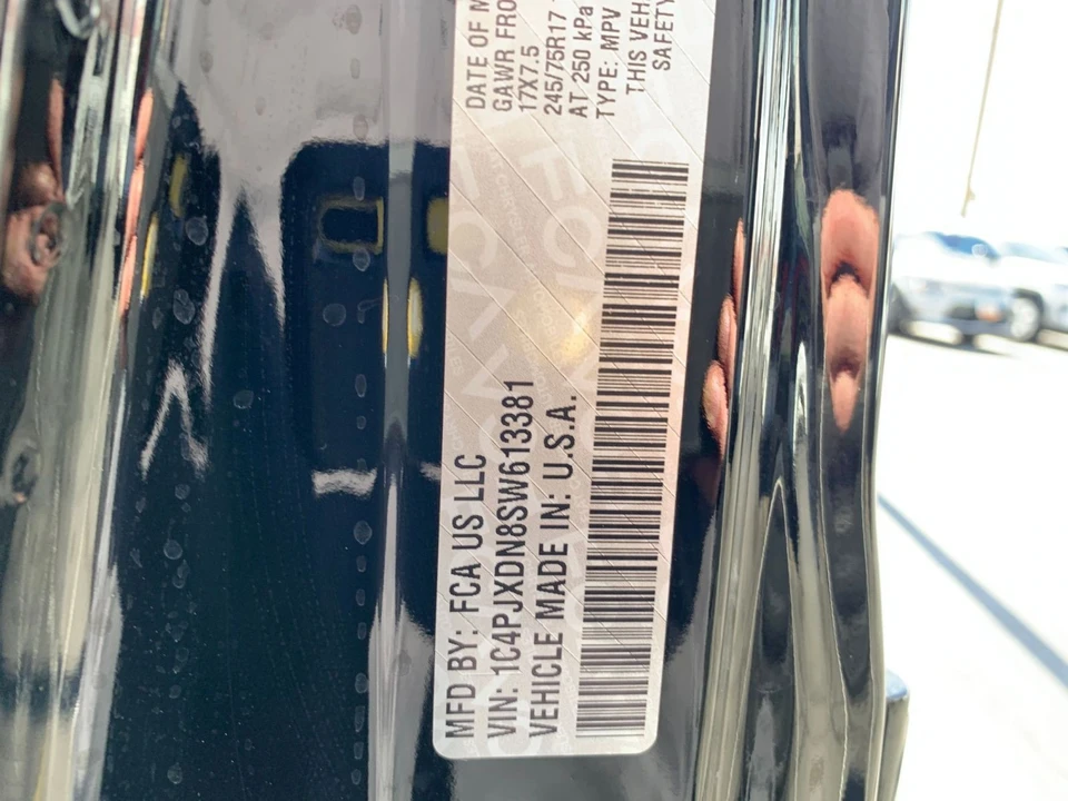 2025 Jeep JL Wrangler - Image 23 of 31