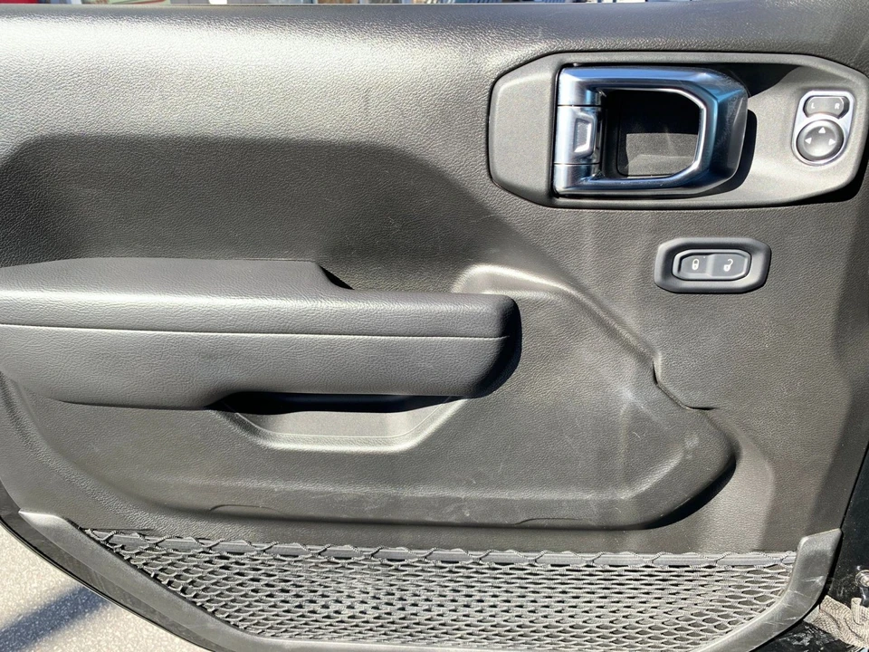 2025 Jeep JL Wrangler - Image 15 of 31