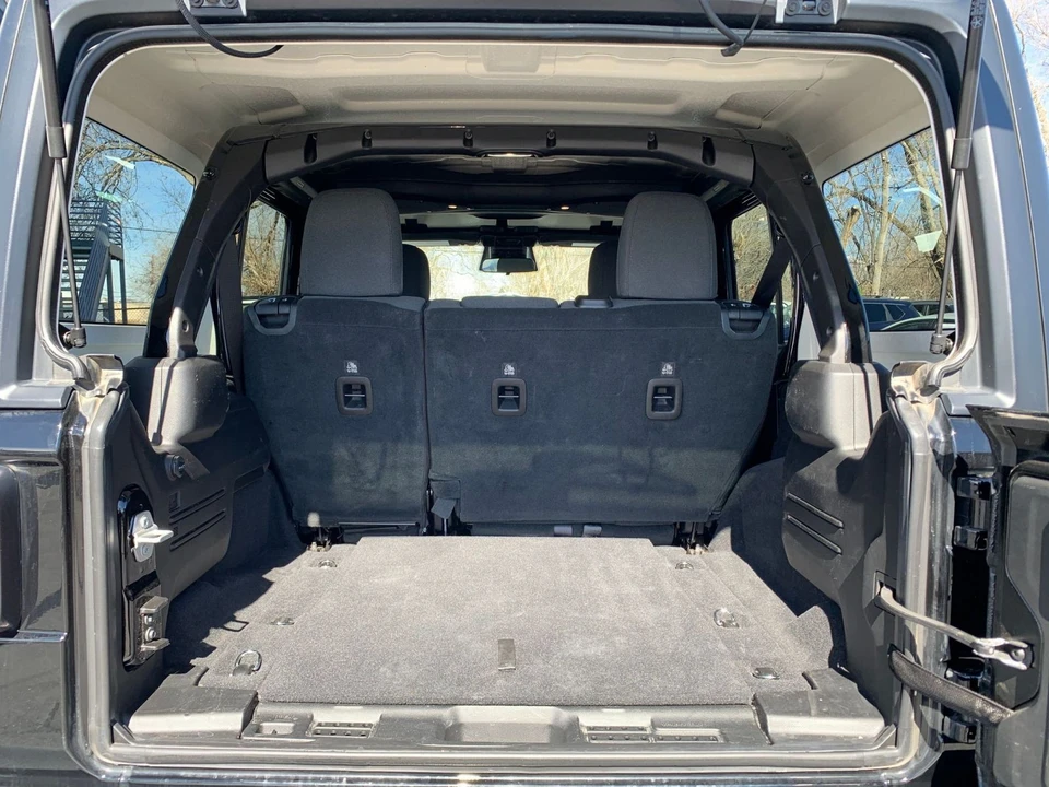 2025 Jeep JL Wrangler - Image 25 of 31