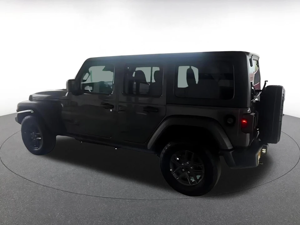 2025 Jeep JL Wrangler - Image 18 of 31