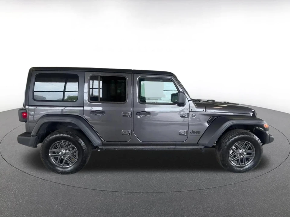 2025 Jeep JL Wrangler - Image 14 of 31