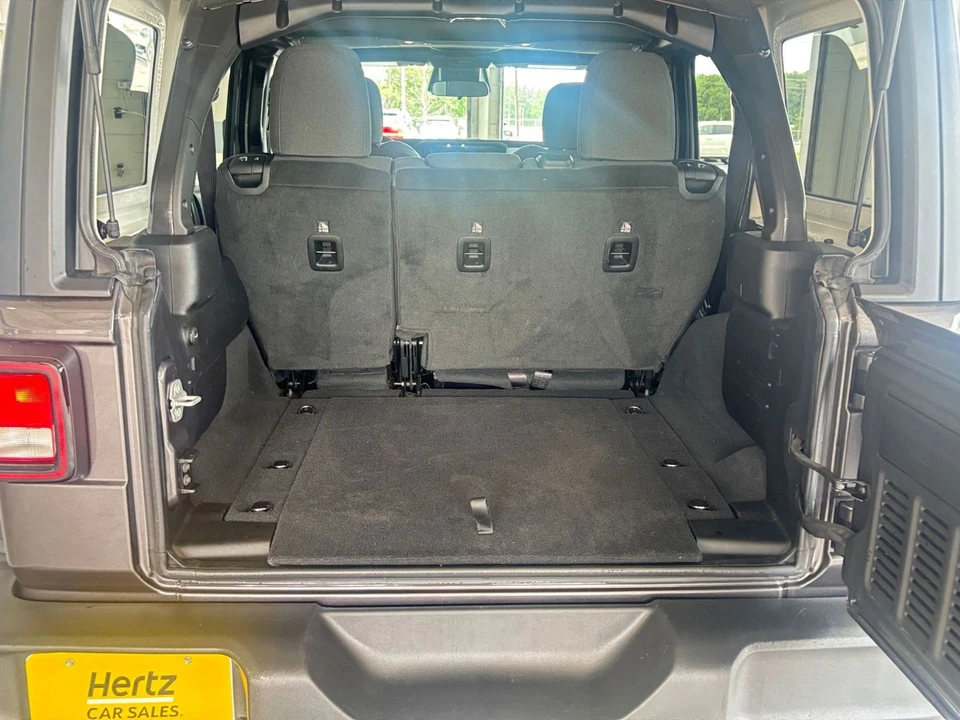 2025 Jeep JL Wrangler - Image 27 of 31