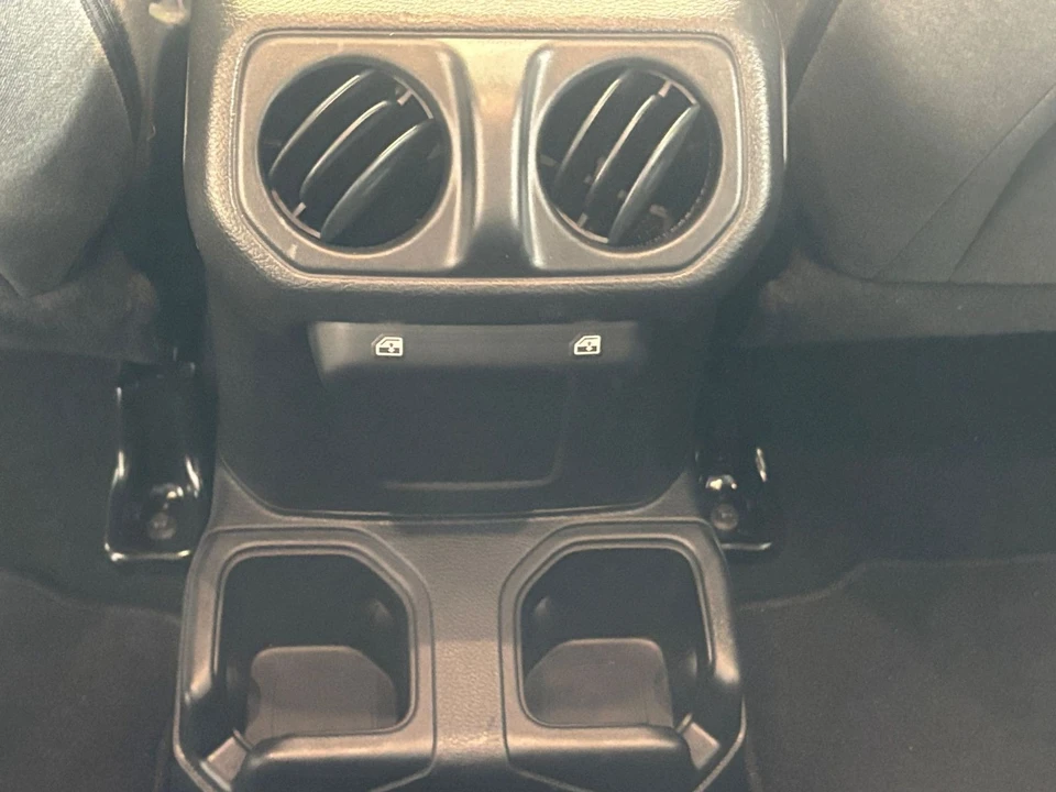 2025 Jeep JL Wrangler - Image 24 of 31