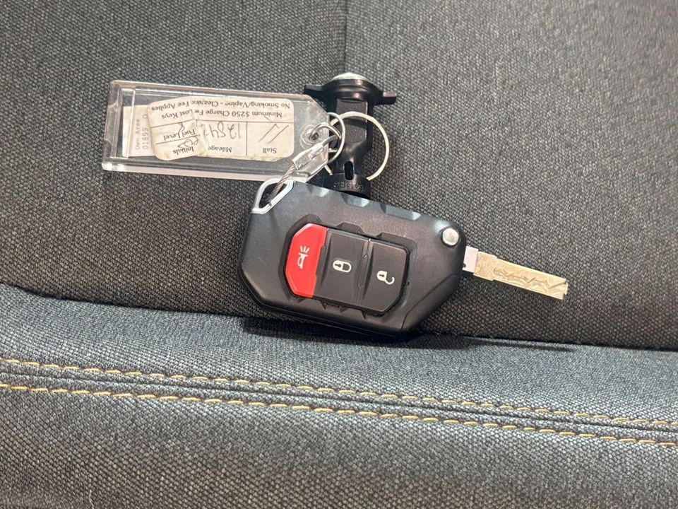 2025 Jeep JL Wrangler - Image 19 of 31