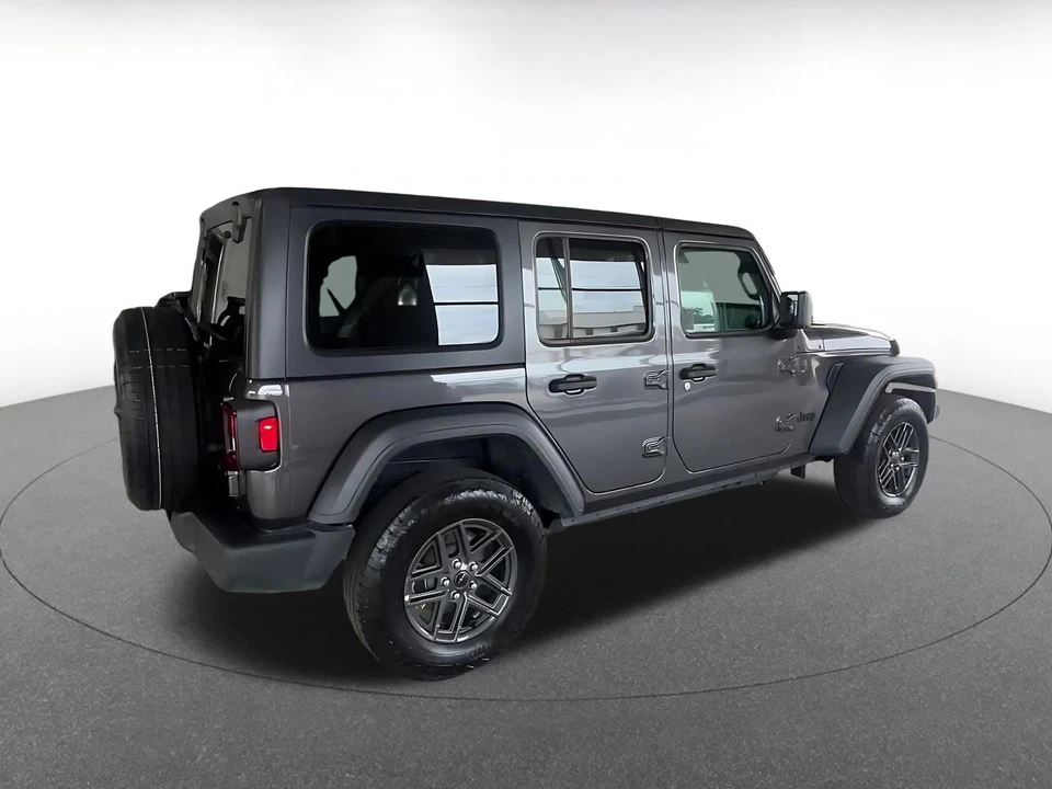 2025 Jeep JL Wrangler - Image 16 of 31