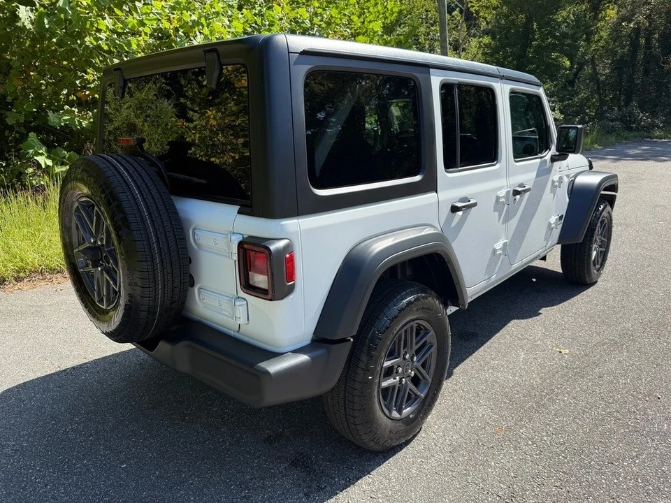 2025 Jeep JL Wrangler - Image 7 of 21