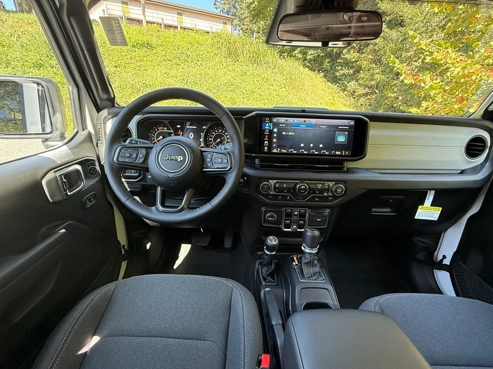 2025 Jeep JL Wrangler - Image 11 of 21