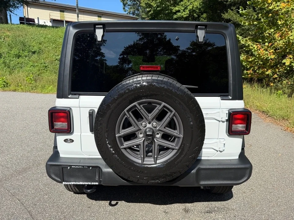 2025 Jeep JL Wrangler - Image 8 of 21