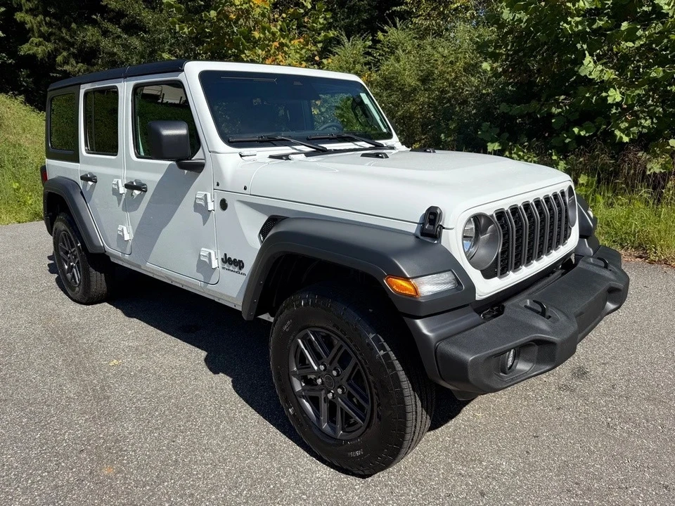 2025 Jeep JL Wrangler - Image 5 of 21