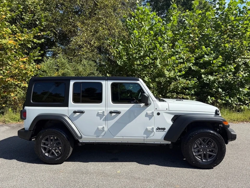 2025 Jeep JL Wrangler - Image 6 of 21