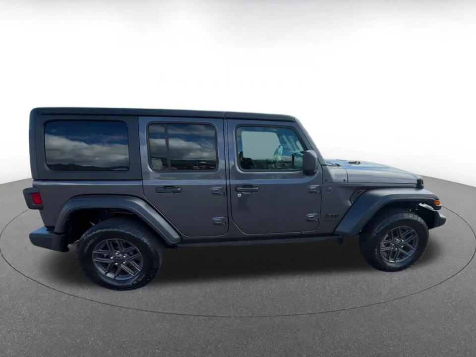 2025 Jeep JL Wrangler - Image 17 of 31