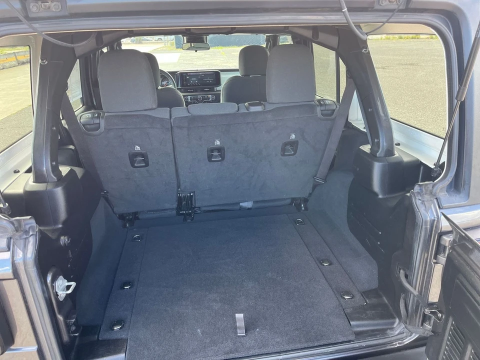 2025 Jeep JL Wrangler - Image 27 of 31