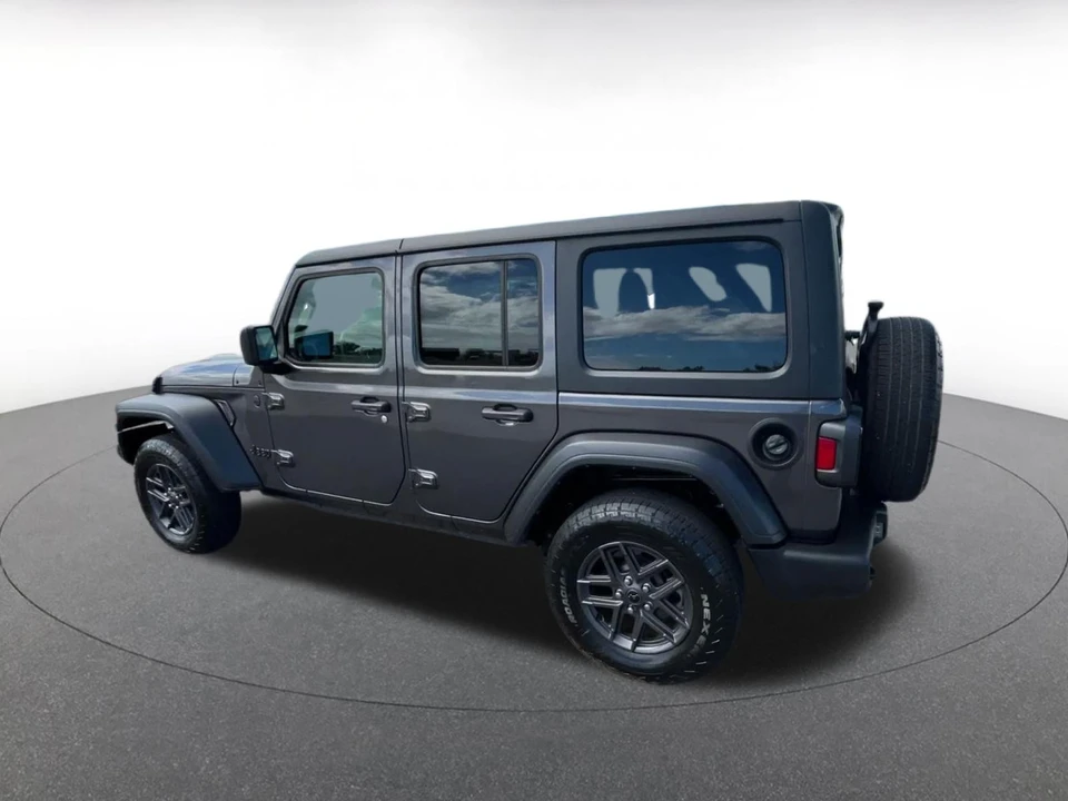 2025 Jeep JL Wrangler - Image 11 of 31
