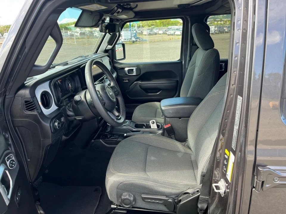 2025 Jeep JL Wrangler - Image 23 of 31
