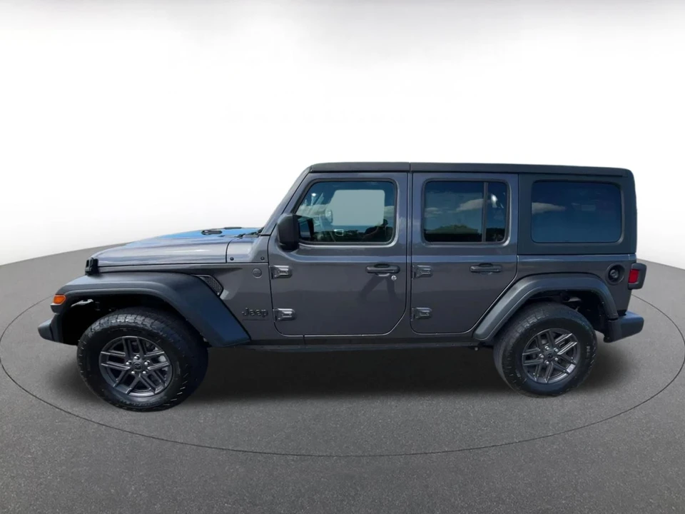 2025 Jeep JL Wrangler - Image 9 of 31