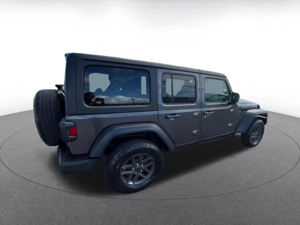 2025 Jeep JL Wrangler - Image 15 of 31