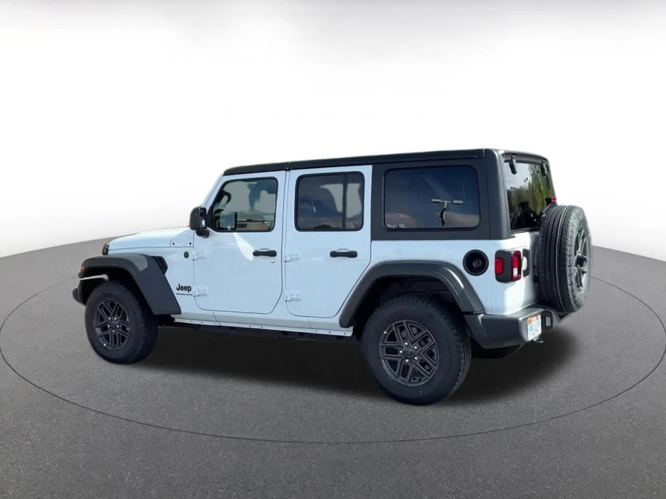 2025 Jeep JL Wrangler - Image 8 of 31