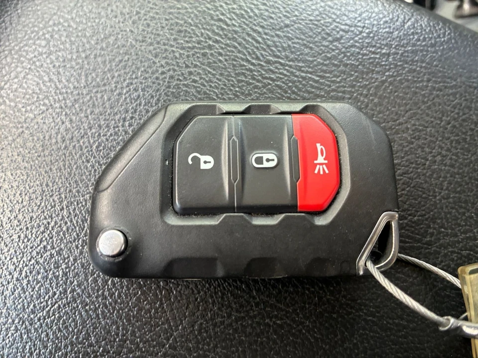 2025 Jeep JL Wrangler - Image 22 of 31