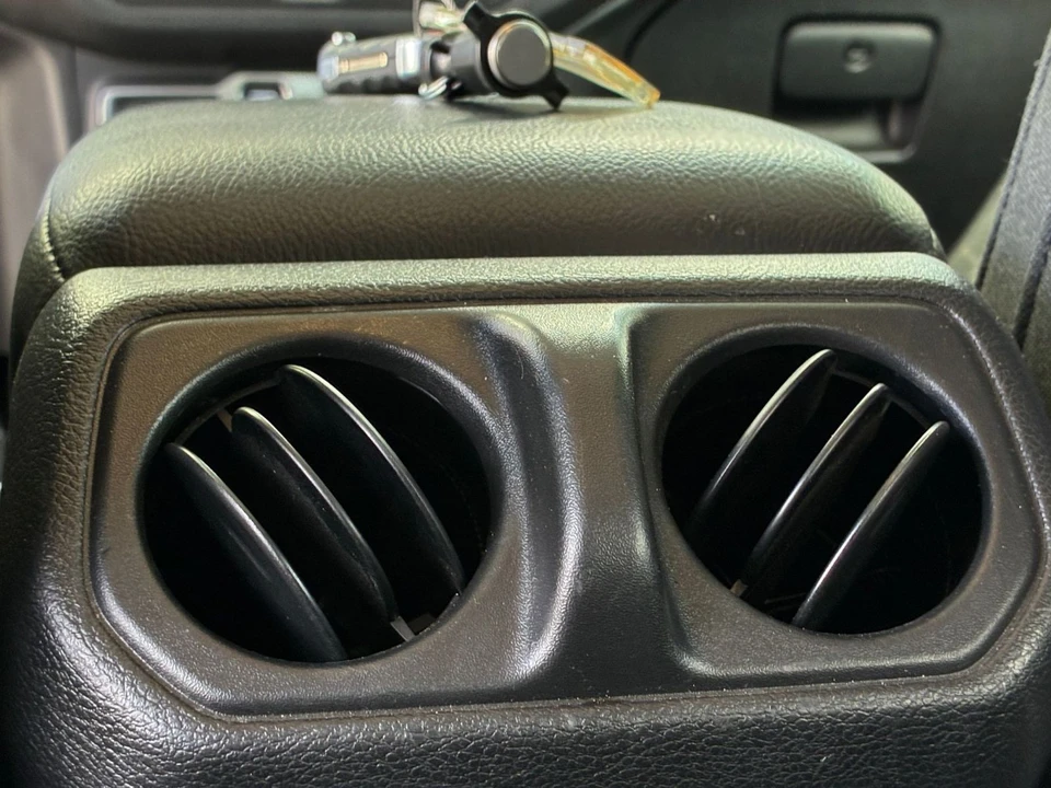 2025 Jeep JL Wrangler - Image 23 of 31