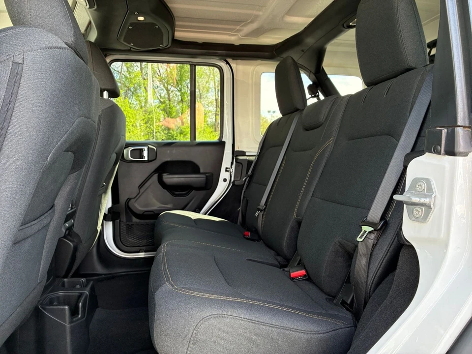 2025 Jeep JL Wrangler - Image 26 of 31