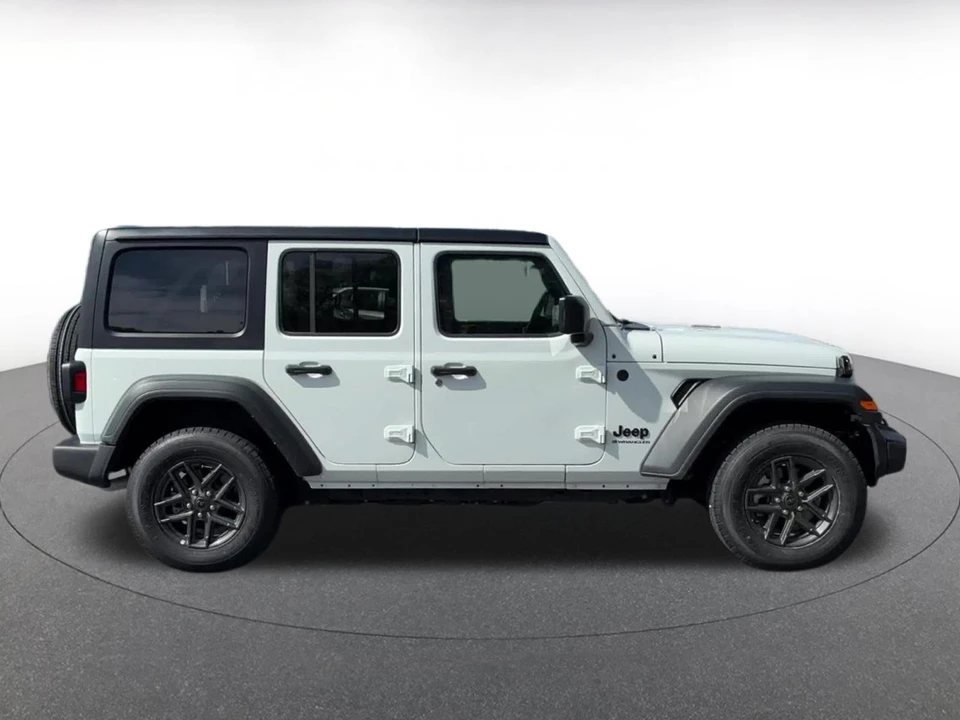 2025 Jeep JL Wrangler - Image 13 of 31