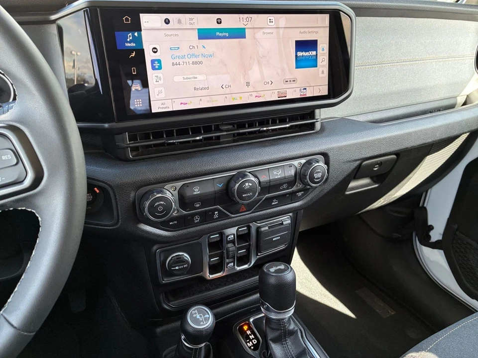 2025 Jeep JL Wrangler - Image 18 of 31