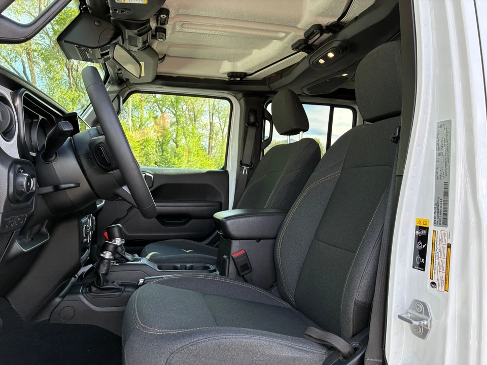2025 Jeep JL Wrangler - Image 27 of 31