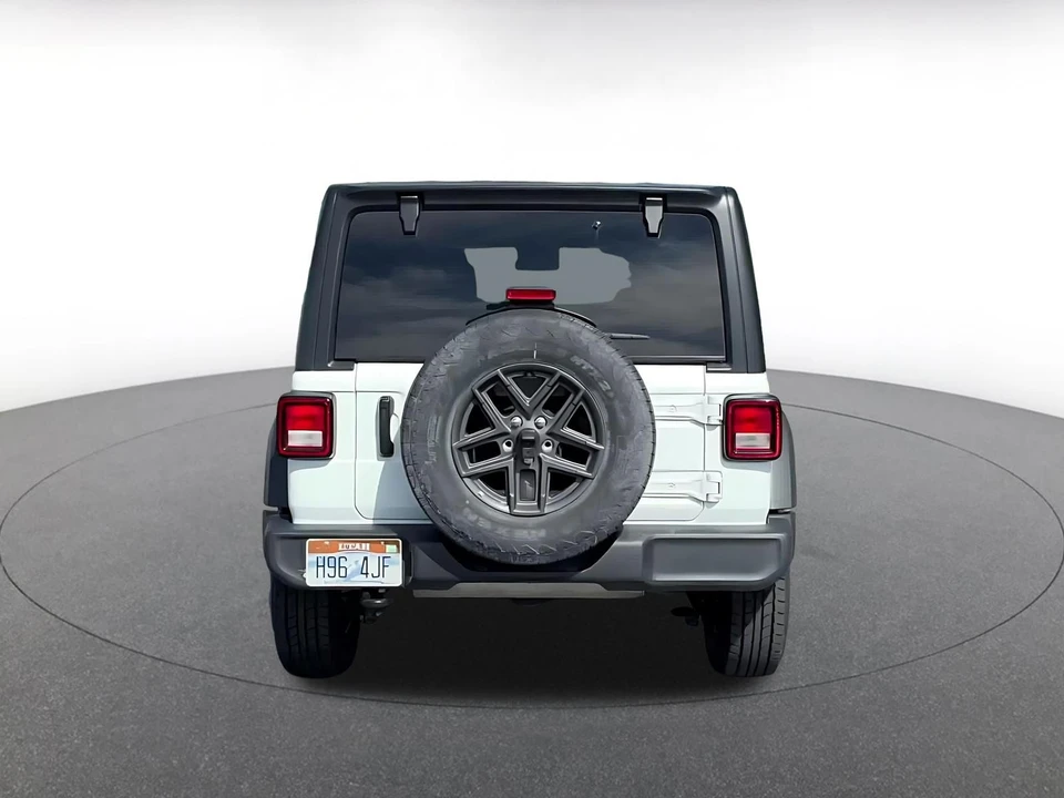 2025 Jeep JL Wrangler - Image 12 of 31