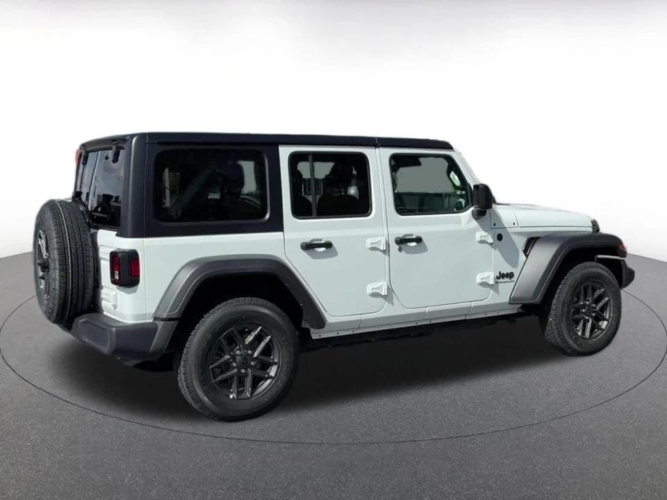 2025 Jeep JL Wrangler - Image 12 of 31