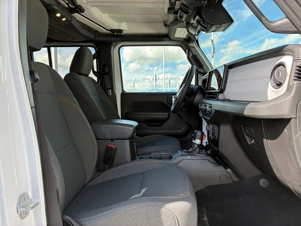 2025 Jeep JL Wrangler - Image 30 of 31