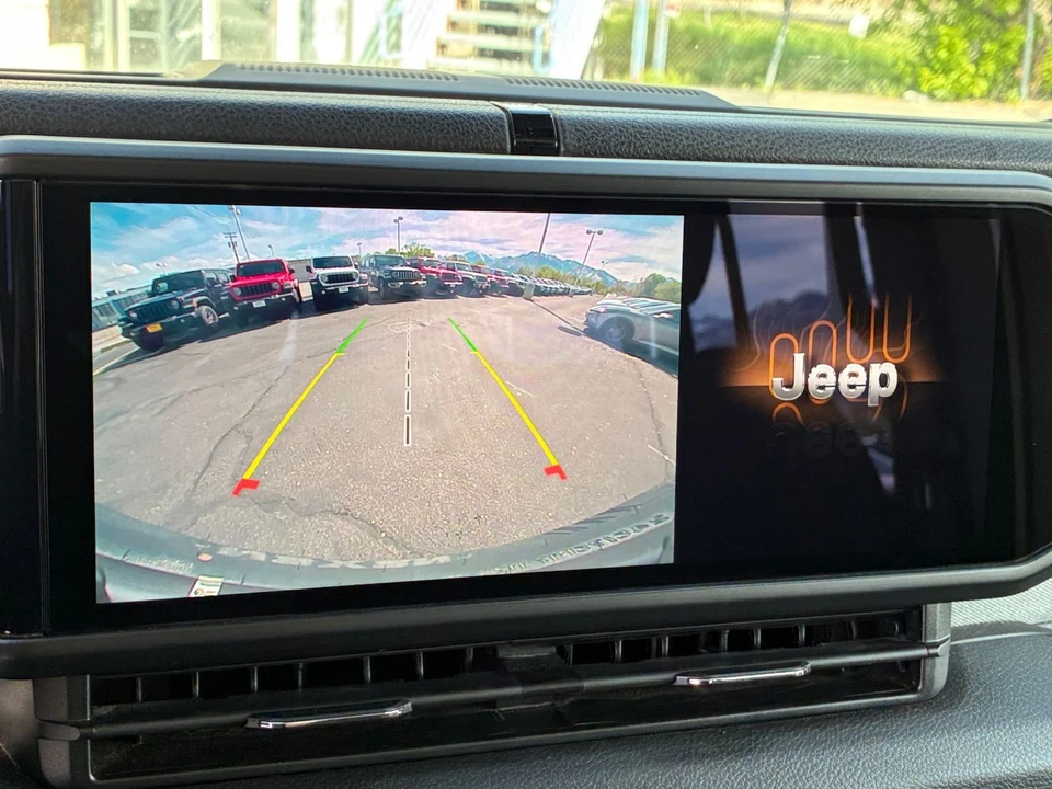 2025 Jeep JL Wrangler - Image 24 of 31