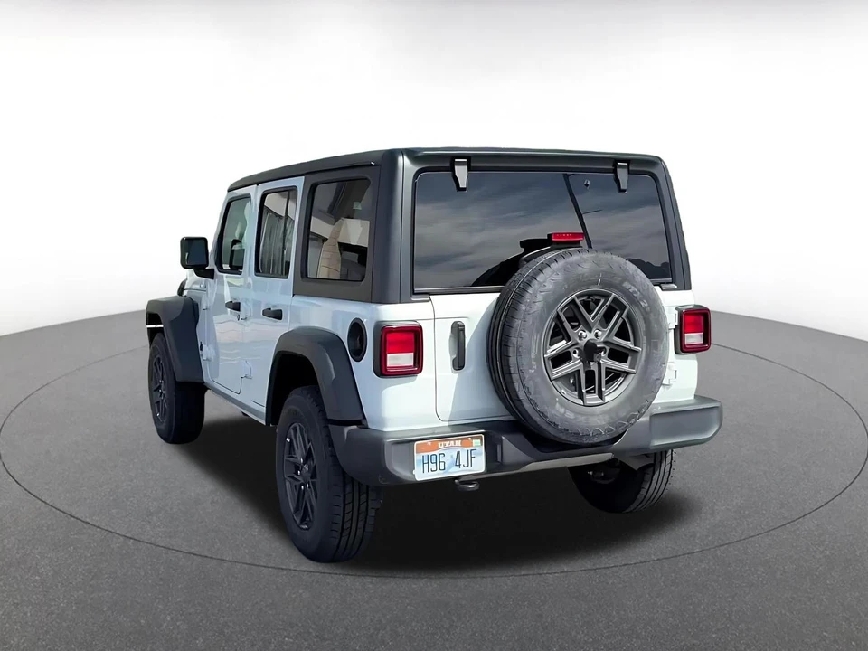 2025 Jeep JL Wrangler - Image 11 of 31
