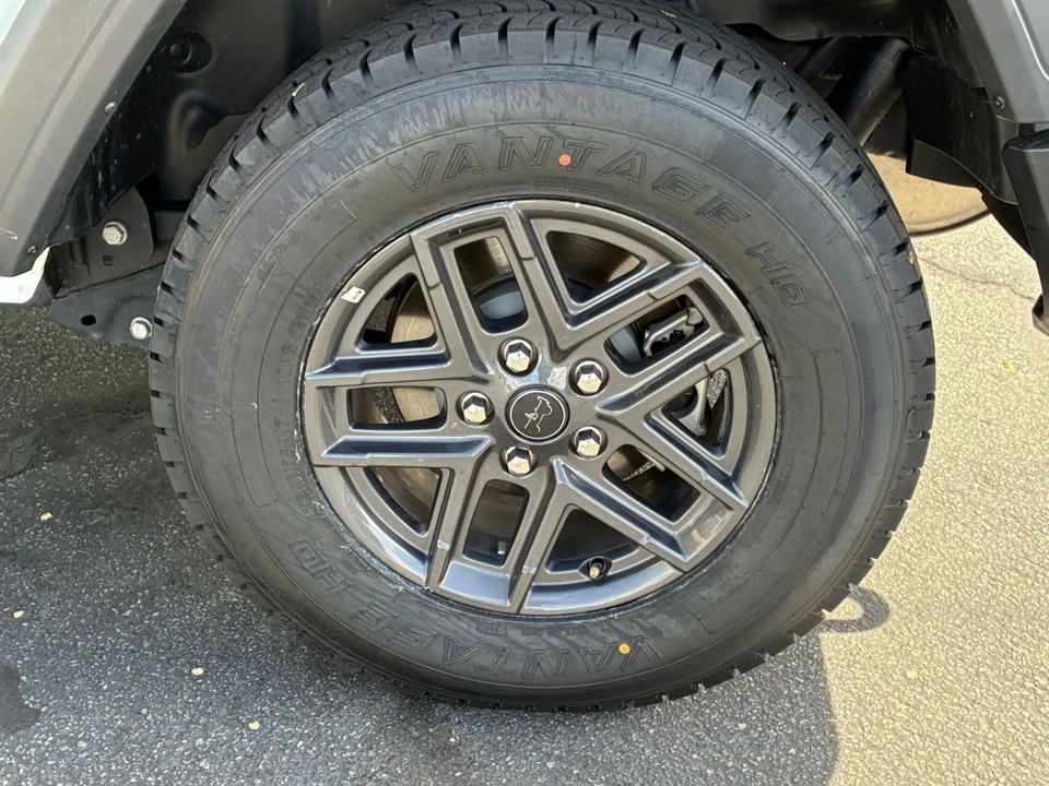 2025 Jeep JL Wrangler - Image 24 of 31