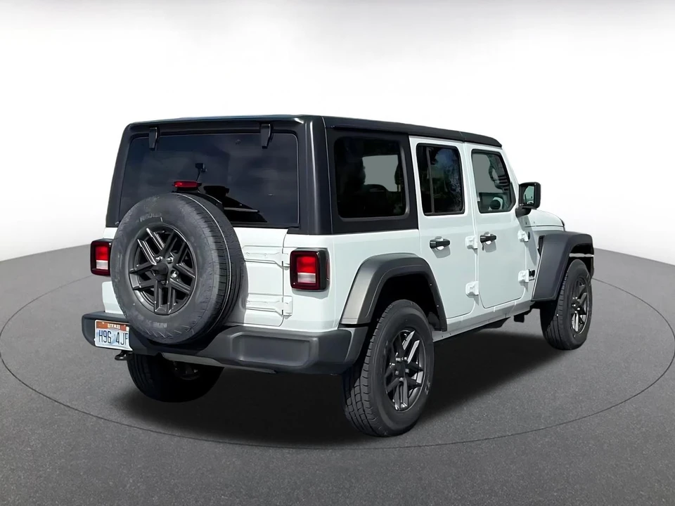 2025 Jeep JL Wrangler - Image 10 of 31