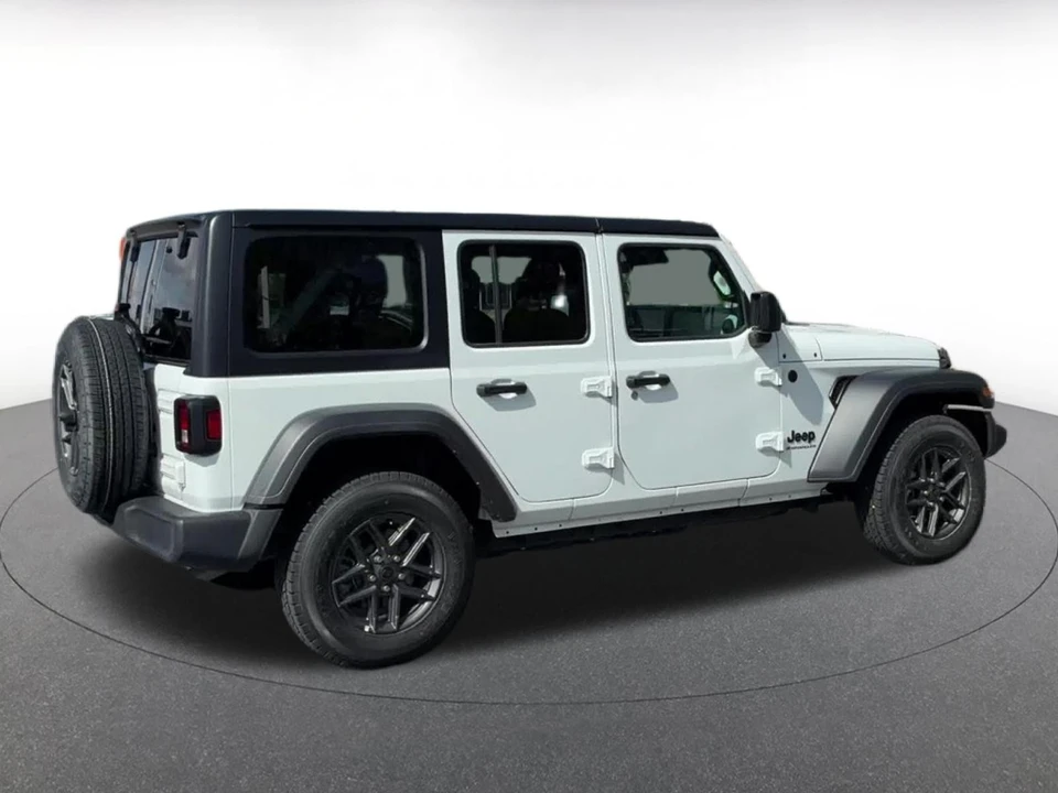 2025 Jeep JL Wrangler - Image 16 of 31