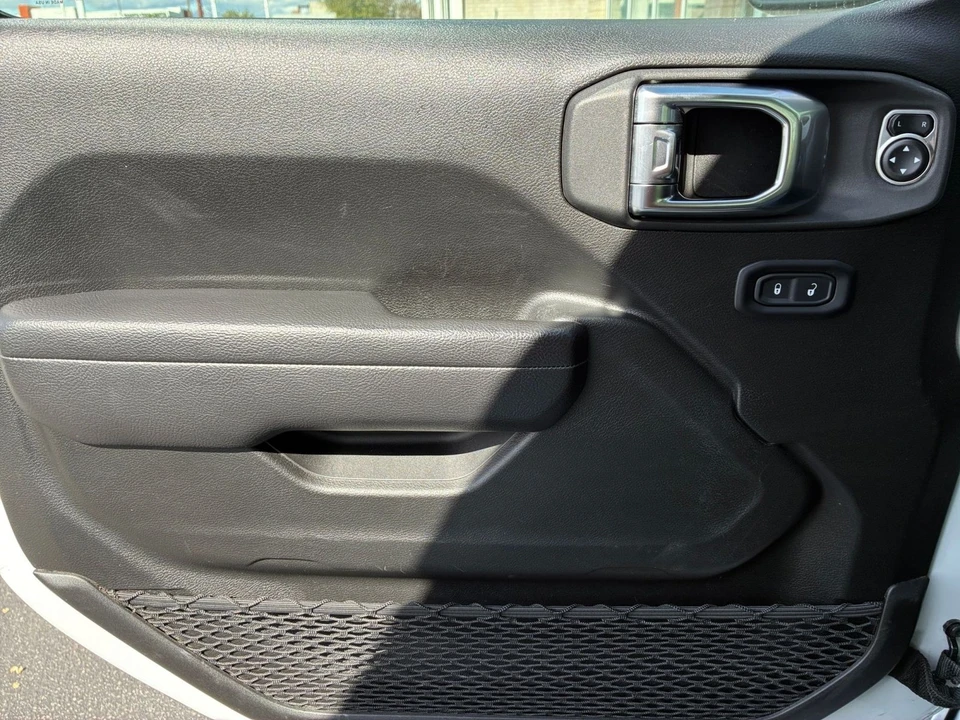 2025 Jeep JL Wrangler - Image 20 of 31