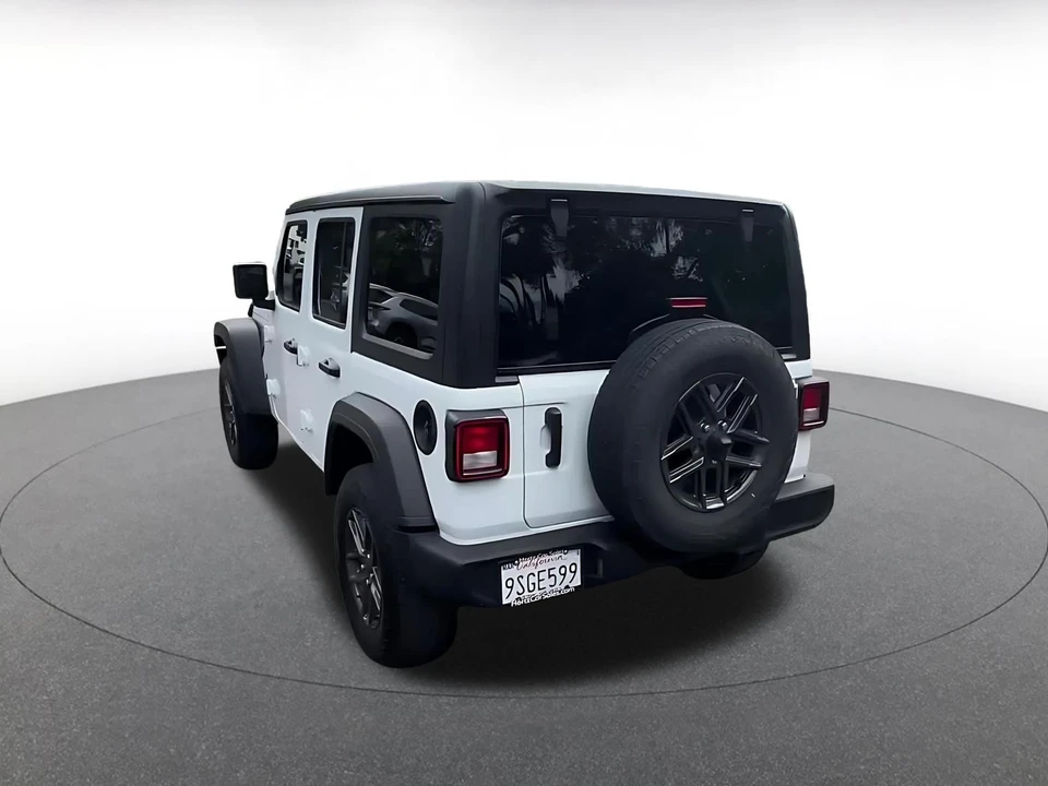 2025 Jeep JL Wrangler - Image 12 of 31