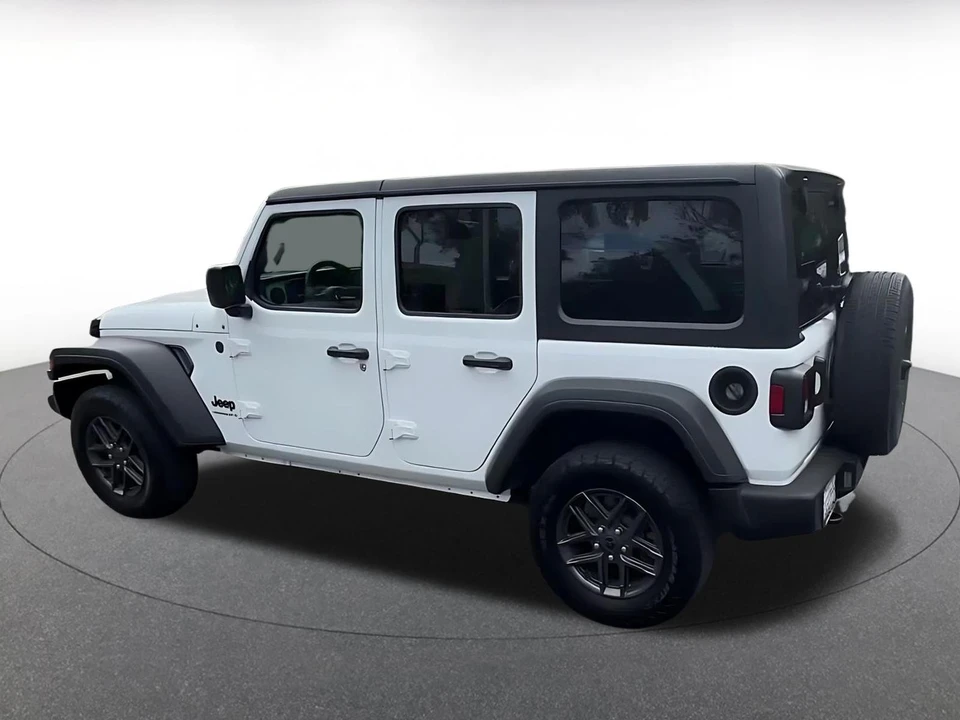 2025 Jeep JL Wrangler - Image 11 of 31