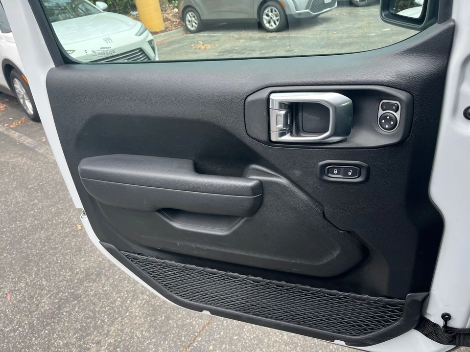 2025 Jeep JL Wrangler - Image 20 of 31