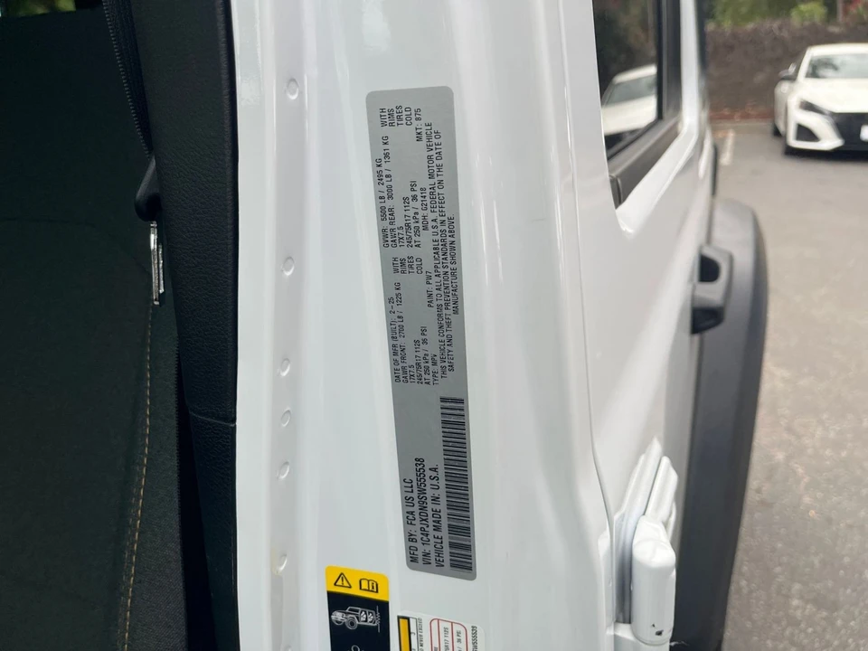 2025 Jeep JL Wrangler - Image 29 of 31
