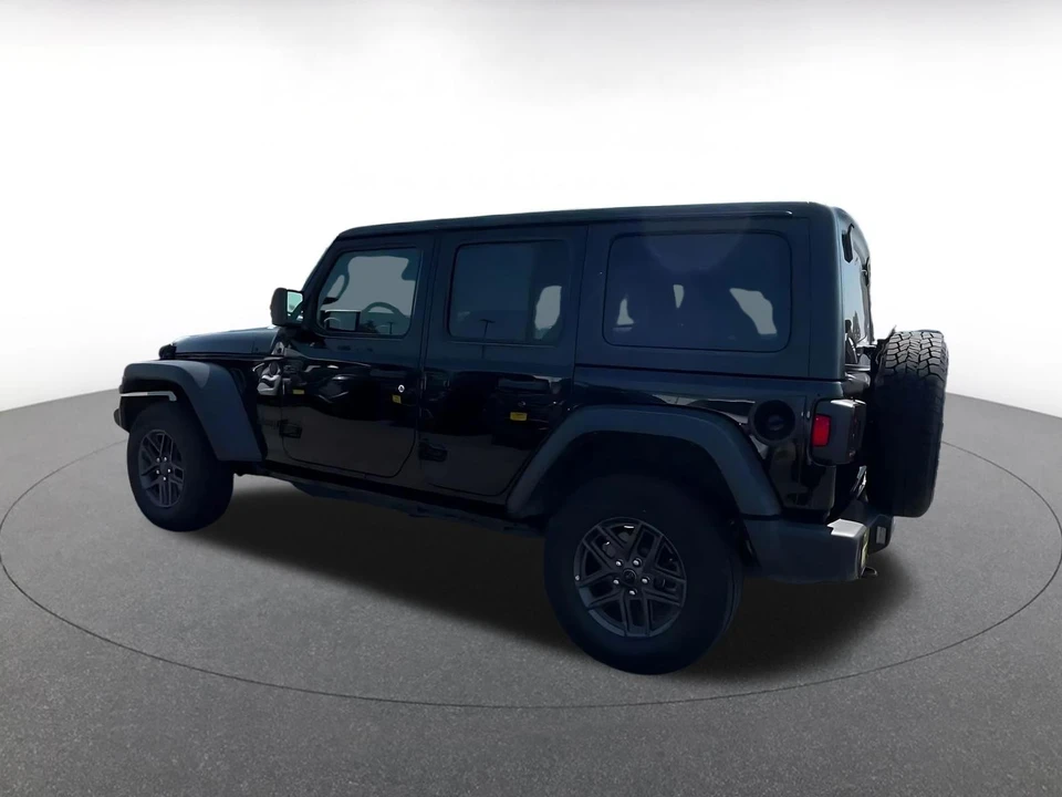 2025 Jeep JL Wrangler - Image 9 of 31