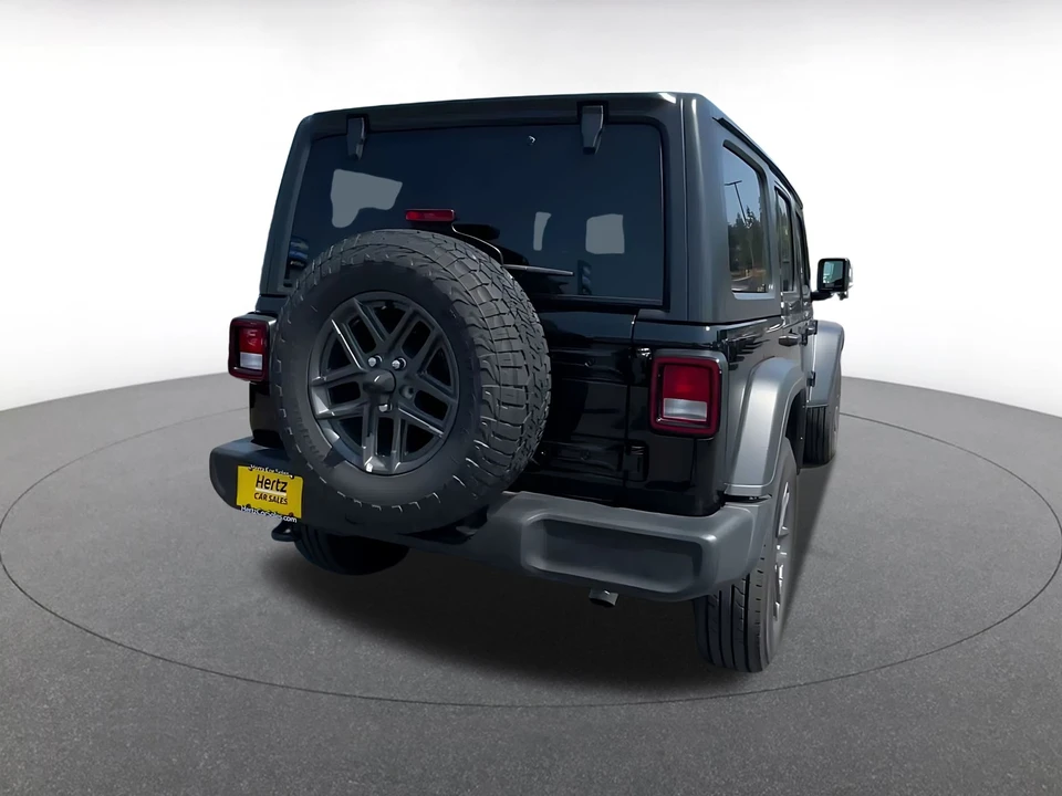 2025 Jeep JL Wrangler - Image 15 of 31