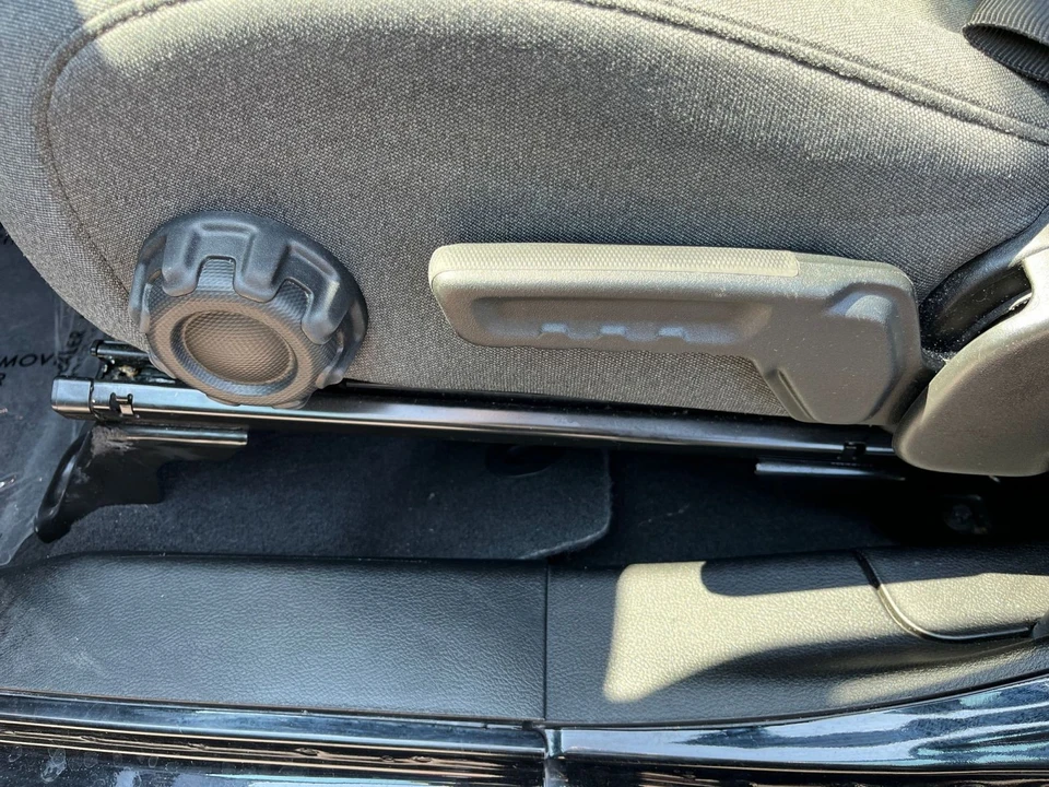 2025 Jeep JL Wrangler - Image 23 of 31