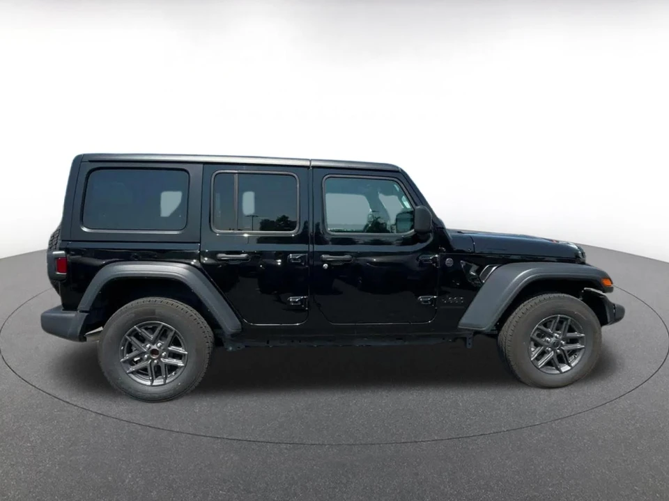 2025 Jeep JL Wrangler - Image 16 of 31