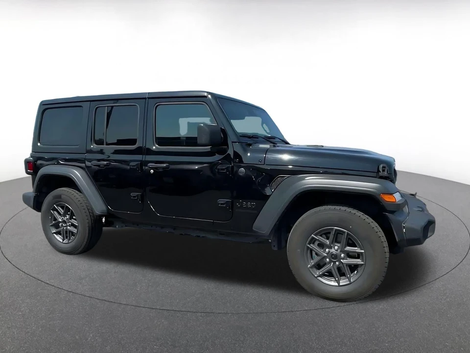 2025 Jeep JL Wrangler - Image 17 of 31