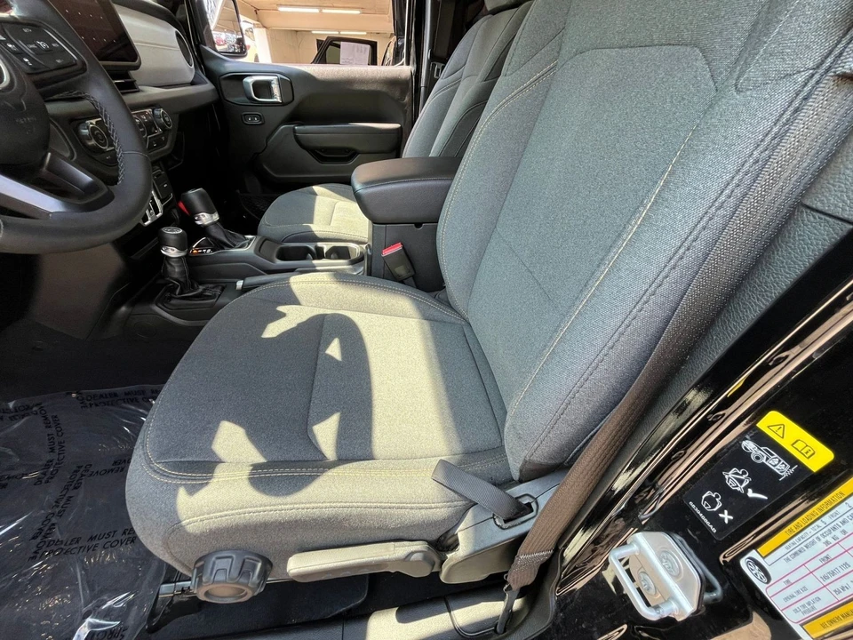 2025 Jeep JL Wrangler - Image 28 of 31